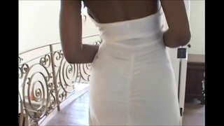 Nyomi ہو رہی ہے اس کے گدا کو پکڑا