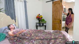 ���ुराने समलैंगिक गुदा कमबख्त के साथ उनकी लैटिना सौतेली कन्या