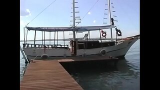 ���ူပြင်းတဲ့ latina ဆံပင်ရွှေရောင်ရရှိ asshole ဂရုပြင်ပတွင်အဆိုပါတံတား