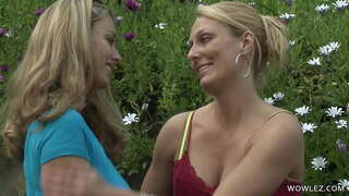 Risege Titten op lesbischen toben