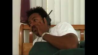 شہوانی ، شہوت انگیز سیاہ فام عورت کے ساتھ سرخ بال اور بڑی چوچیان دیتا ہے BJ ہو جاتا ہے تو اس کی cunt سیاہ ڈک کے ساتھ بھرا گھر کے اندر